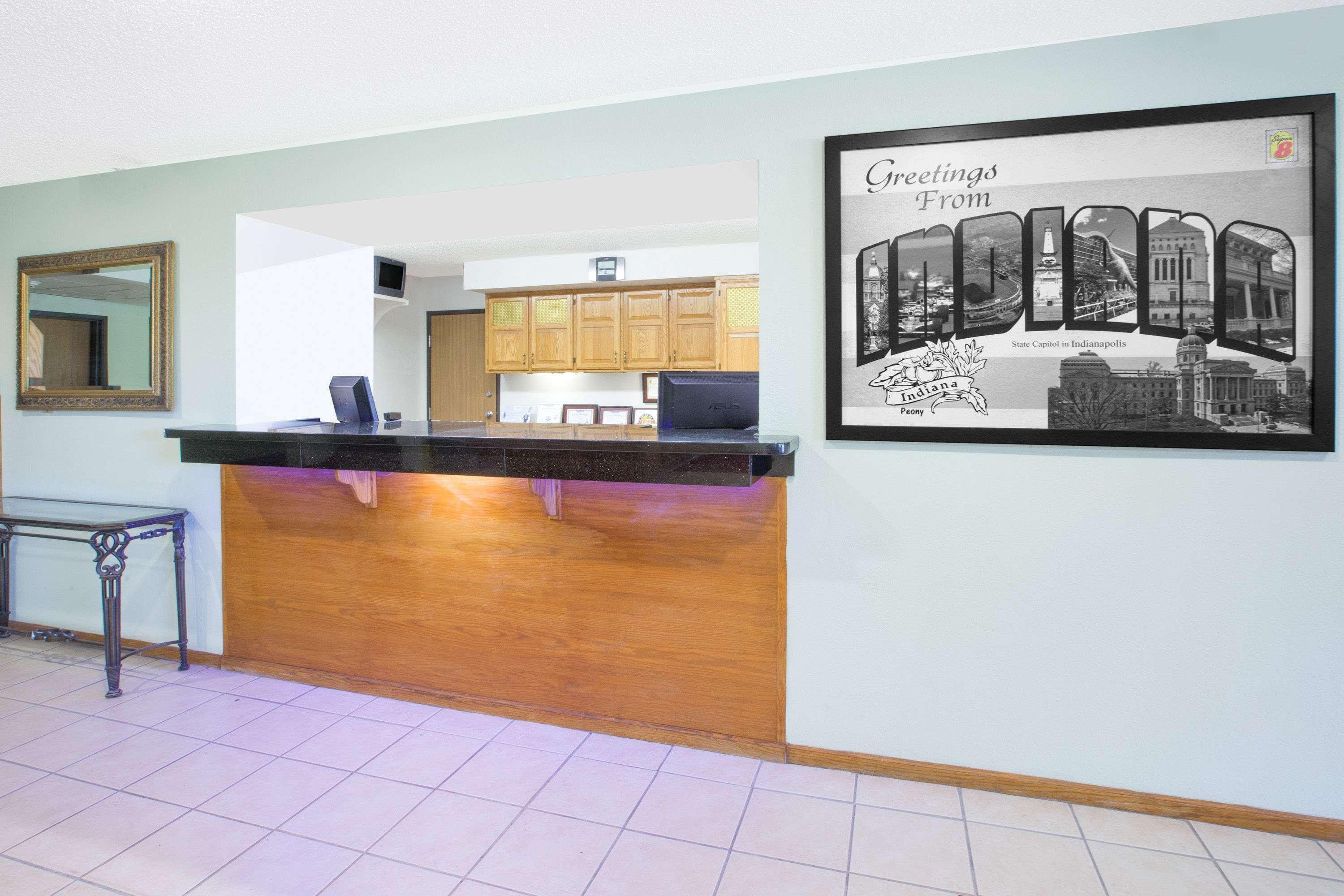 Super 8 By Wyndham Howe Exterior photo
