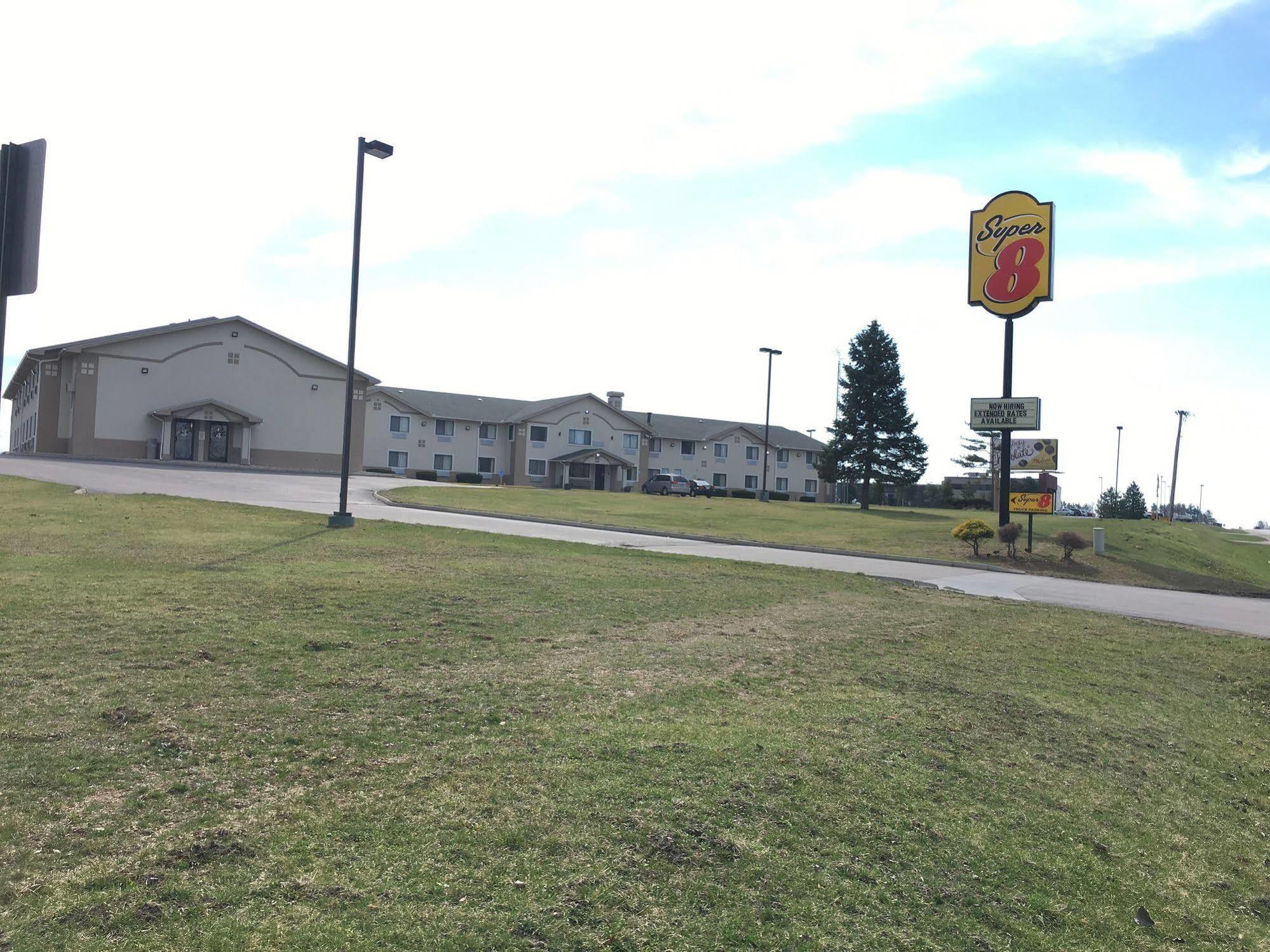 Super 8 By Wyndham Howe Exterior photo